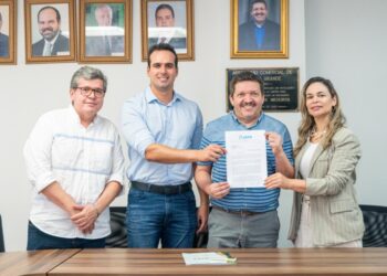 Lucas Ribeiro oficializa apoio do Governo do Estado ao comércio e inspeciona reforma da 1ª Ciretran em Campina Grande