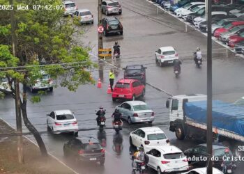 Chuva intensa em João Pessoa gera alagamentos e semáforos inoperantes nesta quarta (05)