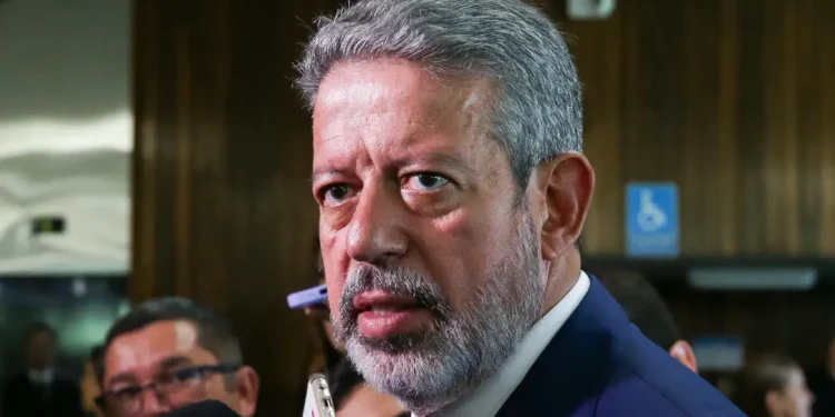 Lira prevê eleição rápida e destaca amplo apoio a Hugo Motta