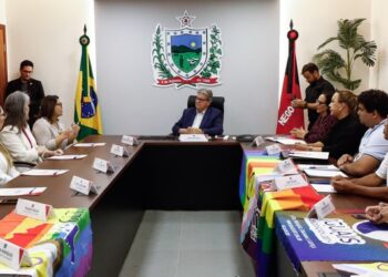 João Azevêdo recebe integrantes do MPF e do Movimento LGBT e reafirma compromisso com políticas inclusivas