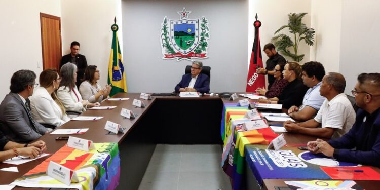 João Azevêdo recebe integrantes do MPF e do Movimento LGBT e reafirma compromisso com políticas inclusivas