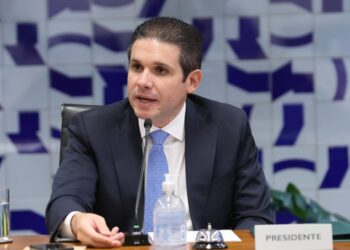 Hugo Motta proíbe cartazes, banners e panfletos nos plenários da Câmara Federal