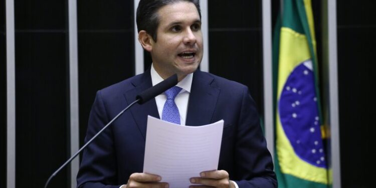 Motta quer acordo com STF para aumentar número de deputados federais sem elevar gastos