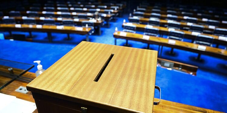 Senadores decidem neste sábado o novo comando da Casa