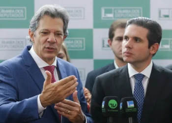 Reforma do IR e supersalários são prioridades de Haddad no Congresso