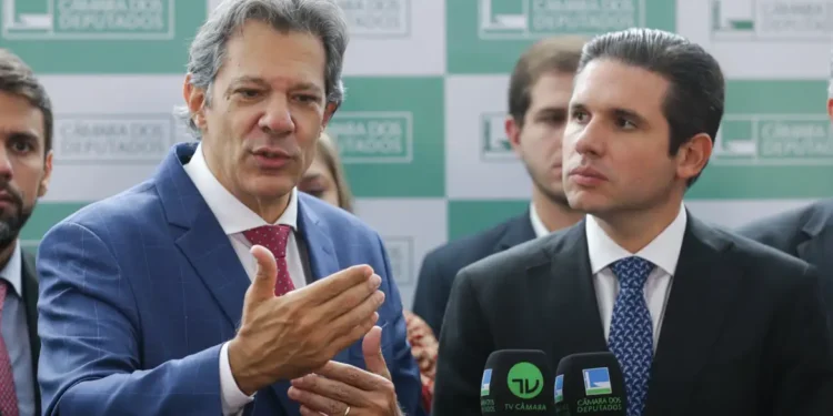 Reforma do IR e supersalários são prioridades de Haddad no Congresso