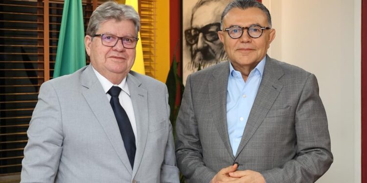 João Azevêdo será o candidato do PSB ao Senado em 2026, afirma presidente do partido