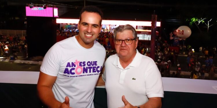 João Azevêdo prestigia Muriçocas do Miramar e destaca ações do Governo em apoio ao Carnaval paraibano