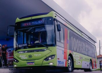 Cícero Lucena apresenta modelo de ônibus 100% elétrico em teste do novo projeto de mobilidade urbana da Capital
