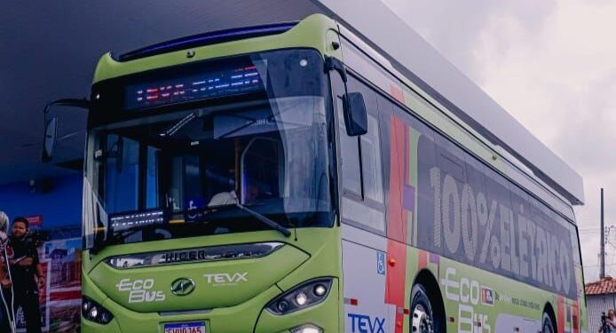 Cícero Lucena apresenta modelo de ônibus 100% elétrico em teste do novo projeto de mobilidade urbana da Capital