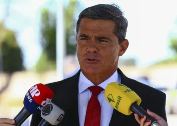 General estava com raiva e pressionava Bolsonaro por golpe, diz Cid