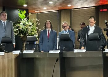 Veneziano prestigia posse dos novos presidente e vice do TRE-PB e deseja “mandato promissor” à nova Mesa Diretora