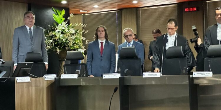 Veneziano prestigia posse dos novos presidente e vice do TRE-PB e deseja “mandato promissor” à nova Mesa Diretora