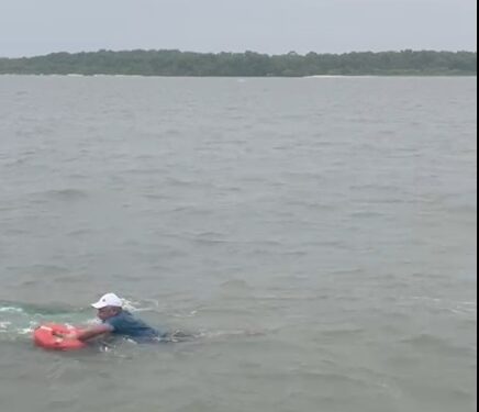 Duas pessoas morrem e dois homens são resgatados com vida, após embarcação afundar na travessia entre Lucena e Cabedelo