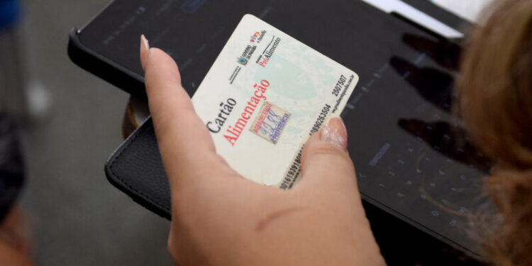 Beneficiários de mais oito municípios podem atualizar Cartão Alimentação nesta semana; saiba quais