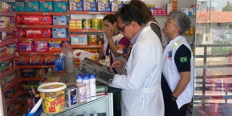 Agevisa interdita falsa farmácia e apreende medicamentos irregulares na cidade de Queimadas