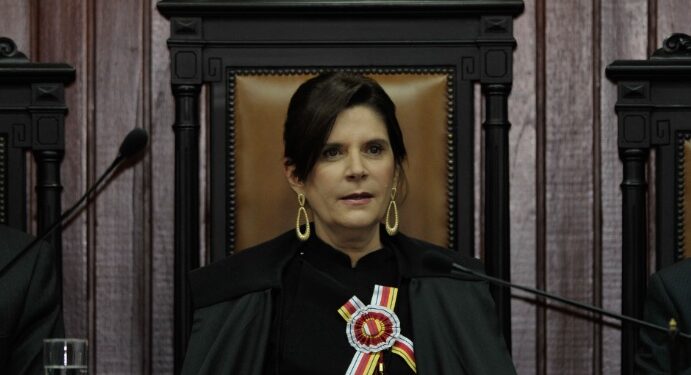 Nova presidente do STM diz que Bolsonaro pode perder a patente de capitão