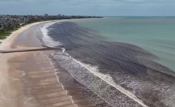 Sudema aponta que mancha escura nas praias da capital paraibana tem coliformes fecais