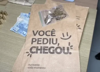 Tio e sobrinho são presos por tráfico de drogas com esquema de delivery na capital