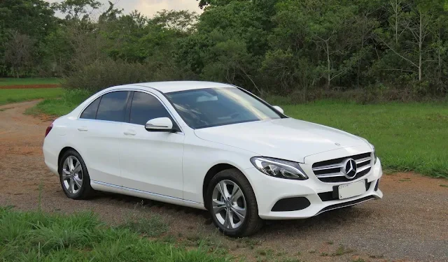 Blogueira é detida dirigindo carro de luxo sem documentação e com substância análoga à maconha em JP