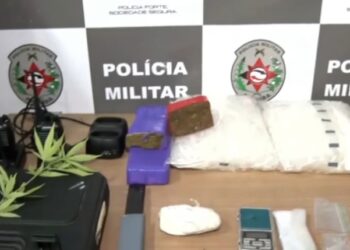 Polícia Militar apreende drogas e materiais de tráfico no bairro José Américo, em João Pessoa