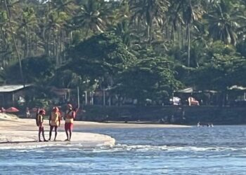 Corpo de Bombeiros retomam buscas por turista desaparecido na Praia de Coqueirinho