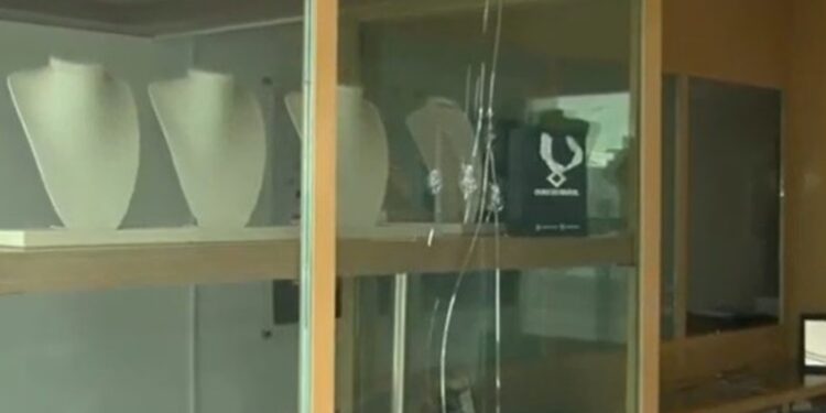 Criminosos arrombam joalheria no bairro de Tambaú, em João Pessoa