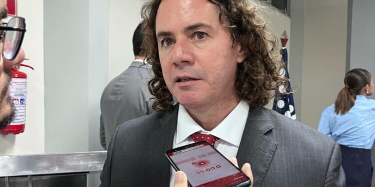 Ministério da Saúde atende solicitação de Veneziano e destina 29 novas ambulâncias do SAMU para a Paraíba