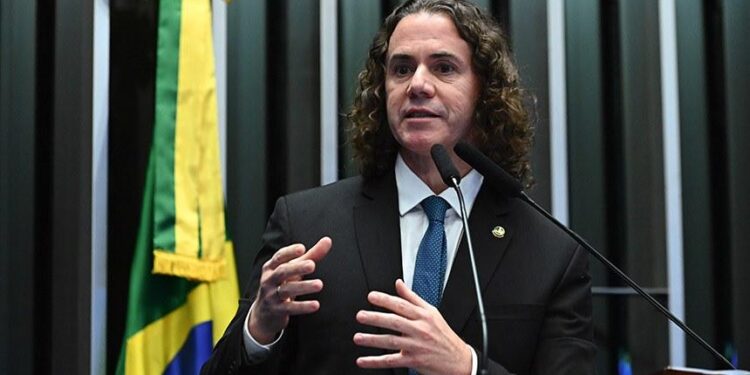 Veneziano considera isenção do Imposto de Renda anunciada por Lula um avanço na busca por justiça tributária