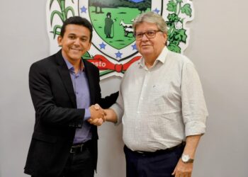 João Azevêdo e prefeito Jackson Alvino firmam parceria político-administrativa e discutem ações para Santa Rita