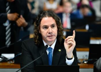 Veneziano cobra votação de punições a devedores contumazes: “a quem interessa que eles continuem a sangrar a economia do Brasil?”