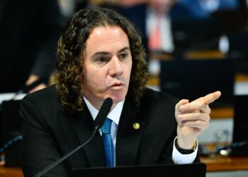 Com aprovação do Orçamento 2025, Veneziano diz que recursos que estavam travados serão liberados para estados e municípios