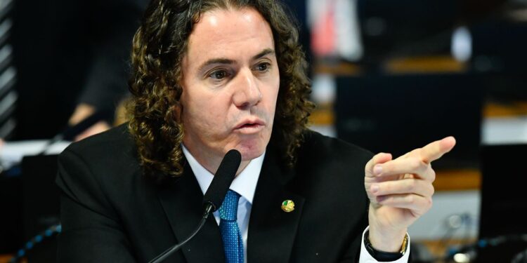 Com aprovação do Orçamento 2025, Veneziano diz que recursos que estavam travados serão liberados para estados e municípios