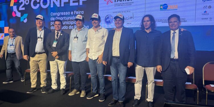 Ao participar de evento da Famup para Municípios da Paraíba, Veneziano reafirma compromissos com a pauta municipalista