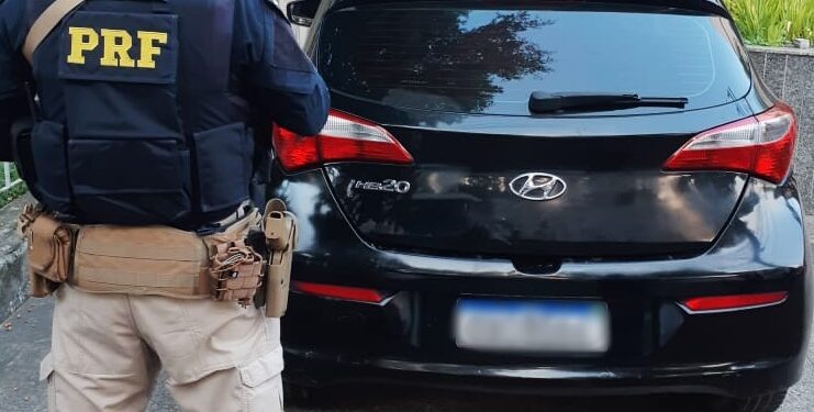 PRF recupera carro roubado e apreende mais de 135 toneladas de mercadorias sem nota fiscal