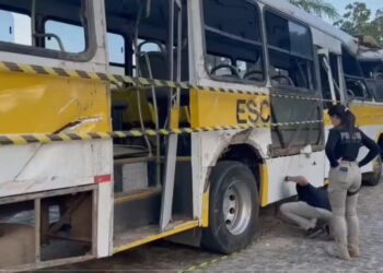 Polícia descobre falhas em ônibus envolvido em acidente que matou dois estudantes na PB