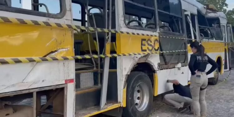 Polícia descobre falhas em ônibus envolvido em acidente que matou dois estudantes na PB
