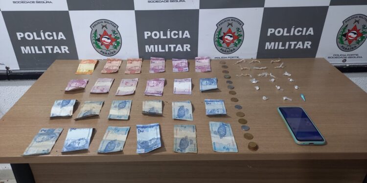 Mulher trans é presa suspeita de atuar no tráfico de drogas na Orla da capital