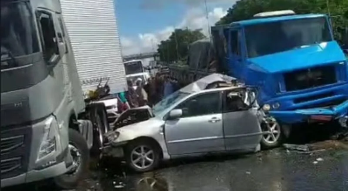 Cinco pessoas ficam feridas após acidente na BR-101 na capital