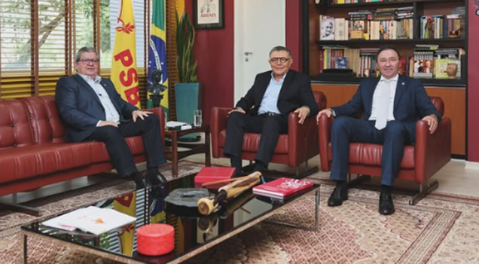 Governador é recebido por presidente do PSB em Brasília e prepara voo para o Senado