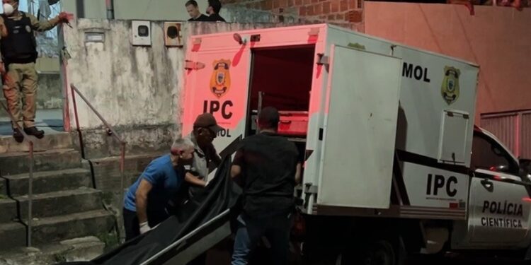 Homem é assassinado com mais de 10 tiros dentro de casa no bairro de Cruz das Armas, na capital