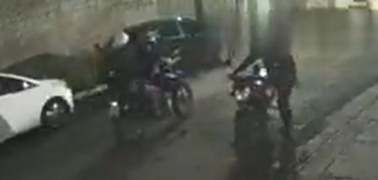 Jovem é assassinado a tiros em JP; morte foi registrada por câmera de segurança