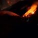 Equipes do Corpo de Bombeiros são acionadas para conter grande incêndio em galpão na cidade de São Bento