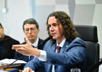 Líder da Maioria, Veneziano diz que posição do Senado em aprovar reciprocidade a tarifaço de Trump foi “firme, necessária e racional”
