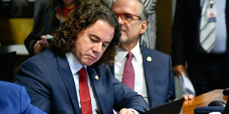 PEC de Veneziano que inclui guardas municipais e agentes de trânsito na segurança pública inicia rito de aprovação  