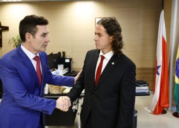 Veneziano apresenta demandas de cidades paraibanas durante audiência com o Ministro das Cidades, Jader Filho