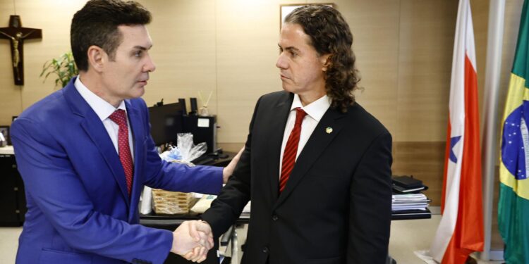 Veneziano apresenta demandas de cidades paraibanas durante audiência com o Ministro das Cidades, Jader Filho