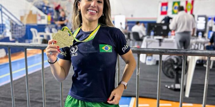 Mayara Rocha disputa o Campeonato Brasileiro de Powerlifting Equipado nesta segunda, em Ribeirão Preto-SP