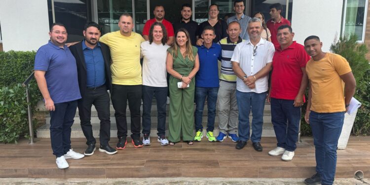 Prefeita de Cajazeiras Corrinha e grupo político reafirmam apoio à reeleição de Veneziano