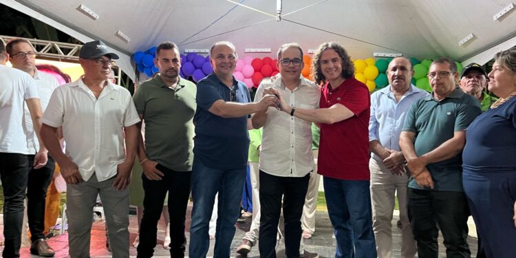 Veneziano participa de entrega de obras com recursos de suas emendas em Natuba e anuncia verba de custeio para novo hospital da cidade